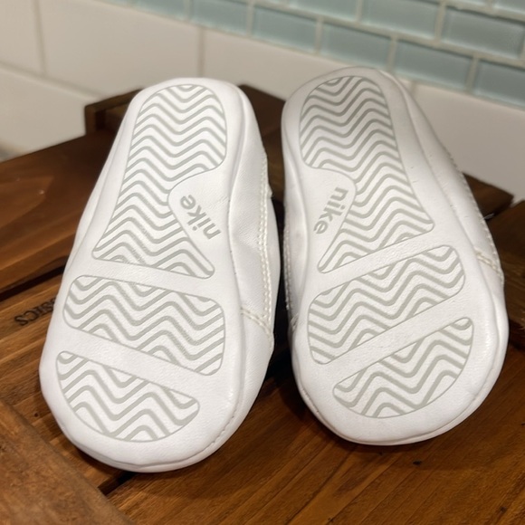 Vintage 2000 Nike Play Pico Plus WHITE w/ Gray Shoosh Unisex Shoe size 2 - Picture 4 of 5